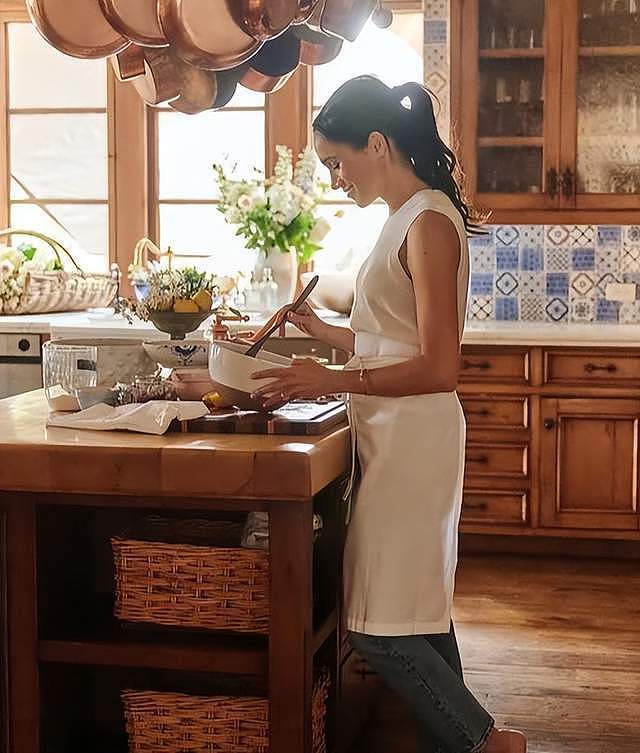 哈里看梅根作妖发帖面露疲惫，昔日王子沦全球笑柄后悔错娶梅根​（组图） - 10