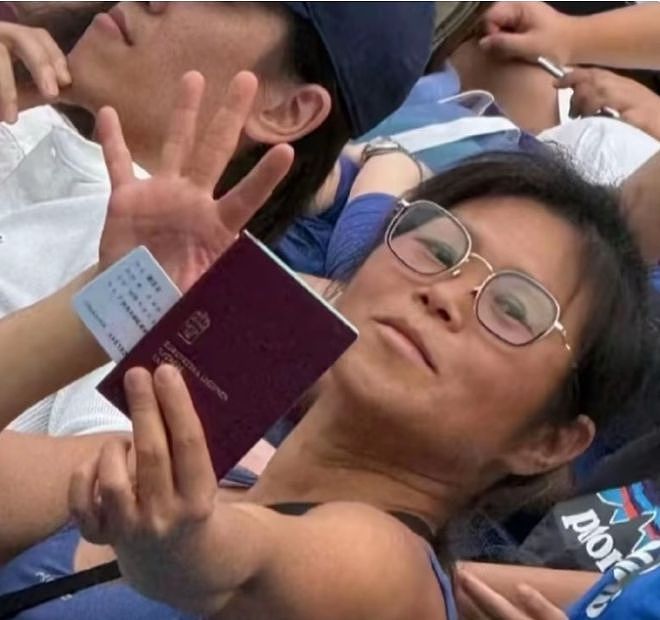 谢某某被行政处罚！挑衅警方，挥舞的是儿子的护照（组图） - 2