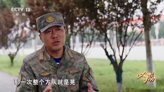 首次披露:九三阅兵式所用刺刀全开刃(组图) - 9