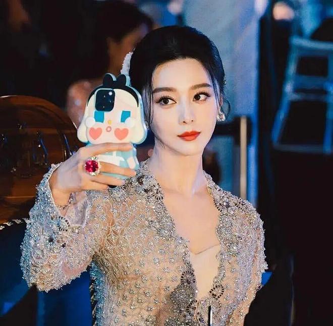 范冰冰东京金马双影后？热巴被韩星拉踩？赵露思遭朋友PUA？李纯马𬱖结婚了？现言假CP成真情侣？（组图） - 2