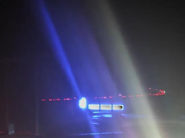 男子堵崩溃了！通宵在高速上，整整18个小时！服务区挤不进去，还有人下不了高速…（组图） - 1
