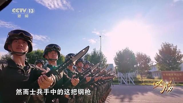 首次披露:九三阅兵式所用刺刀全开刃(组图) - 6