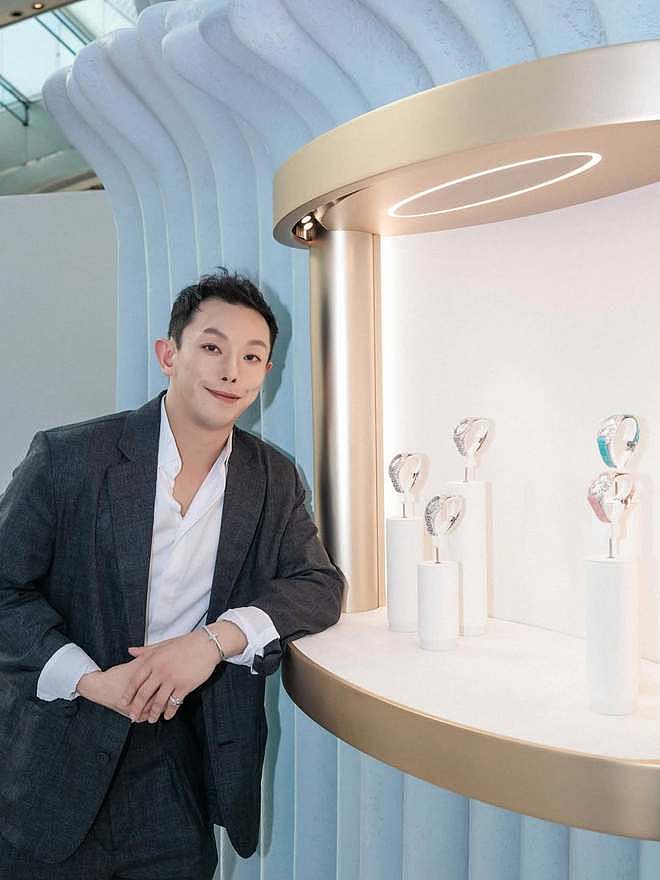 香港富二代遭车祸严重毁容，近照面目全非，曾找十多位医生修复（组图） - 4