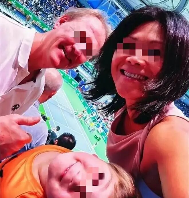 上海大师赛醉酒女被深扒!尖叫撒泼亮外籍证件,社交账号疯狂炫富,评论区已沦陷…(组图) - 10