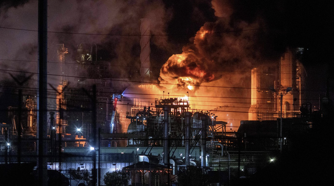 洛杉矶炼油厂大爆炸，火光冲天，震翻全城！居民以为“核弹爆炸”疯狂逃命（视频/组图） - 2
