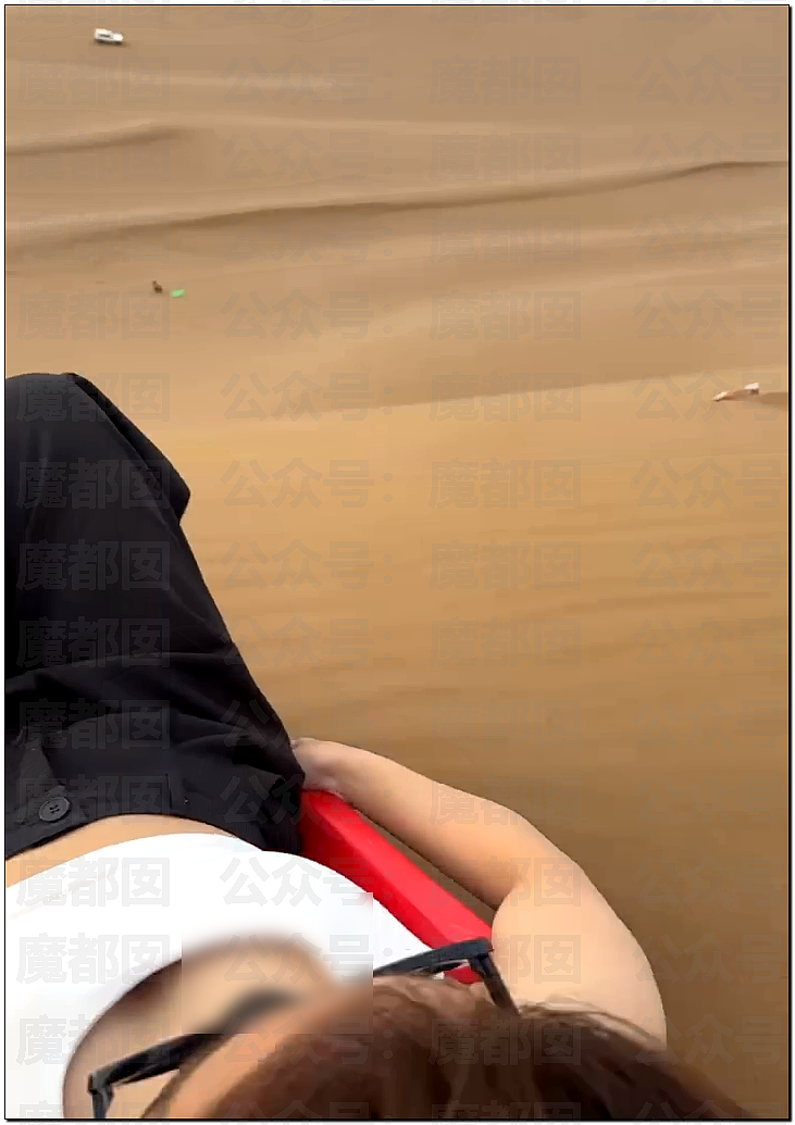 隐私部位成引流法宝？中国某旅社专拍女游客裙底、胸口，视频疯传（组图） - 12