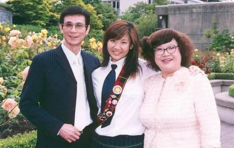沈殿霞病逝17年, 独生女败光家产成最惨星二代!继承6000万后 她经历了什么?(组图) - 8