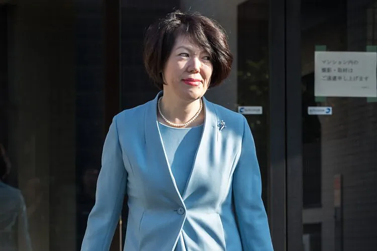 日本真子公主在美生娃后小室圭成超级奶爸？日媒赞他亲力亲为超负责，民众不爽：还不是花我们的钱！（组图） - 16
