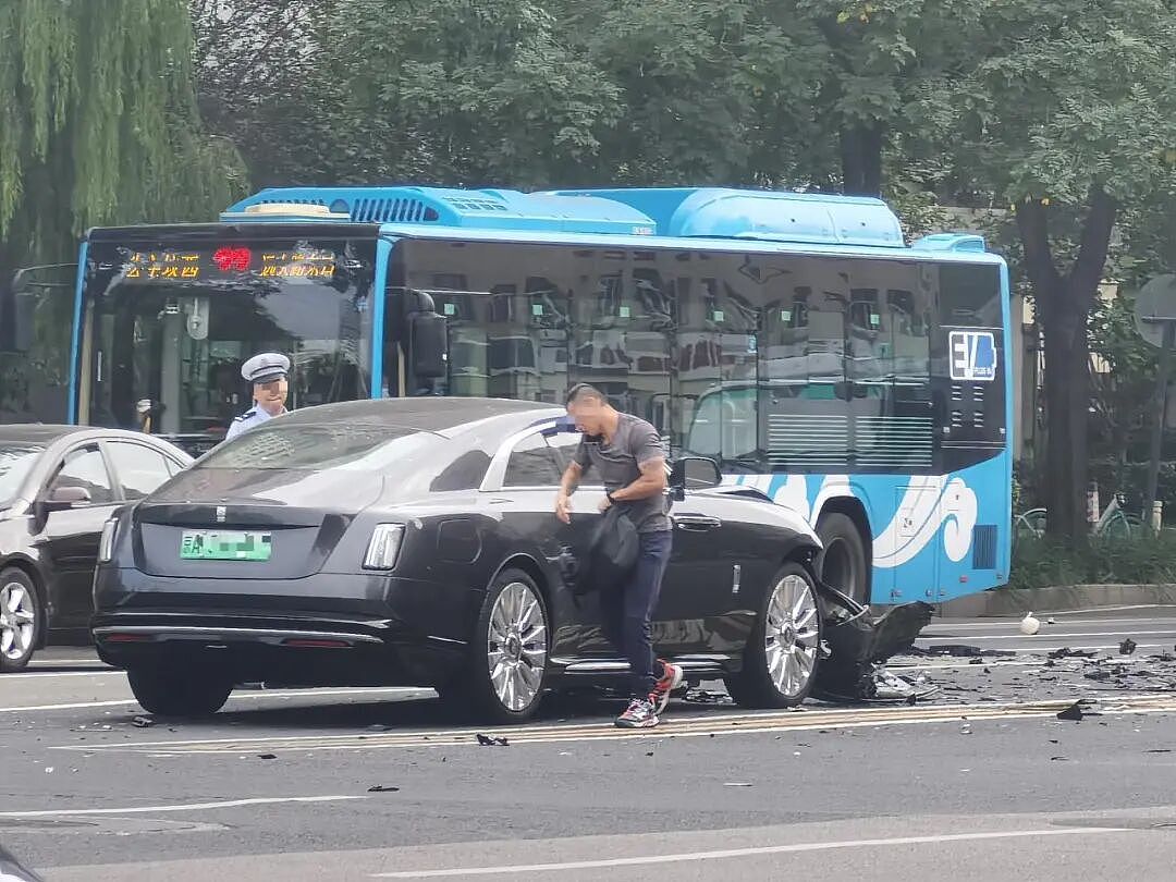 北京交警通报车评人陈震劳斯莱斯发生车祸:双方驾驶人不涉毒、不涉酒,陈某负事故全部责任(组图) - 2