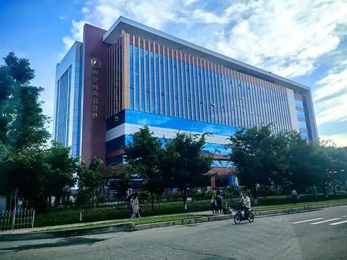 “我亲眼看到平壤私家车遍地，年轻人刷‘支付宝’喝扎啤”（组图） - 10