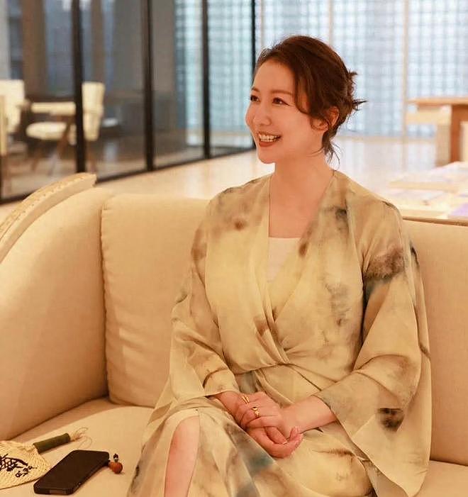 上海主持人赵若虹：创业当老板，住400平老洋房，47岁坚持不生娃（组图） - 1