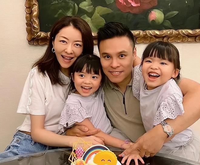 陪了7年被嘲“鞋子不合脚”！嫁百亿富豪的熊黛林，过得比方媛好（组图） - 17
