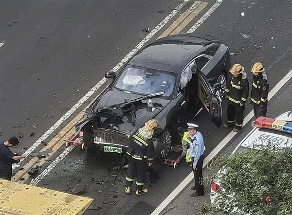 千万粉丝车评人陈震开劳斯莱斯闪灵发生车祸,警方通报:全责,“不涉毒、不涉酒”!他曾称“开车规矩,不买车损险”(组图) - 4