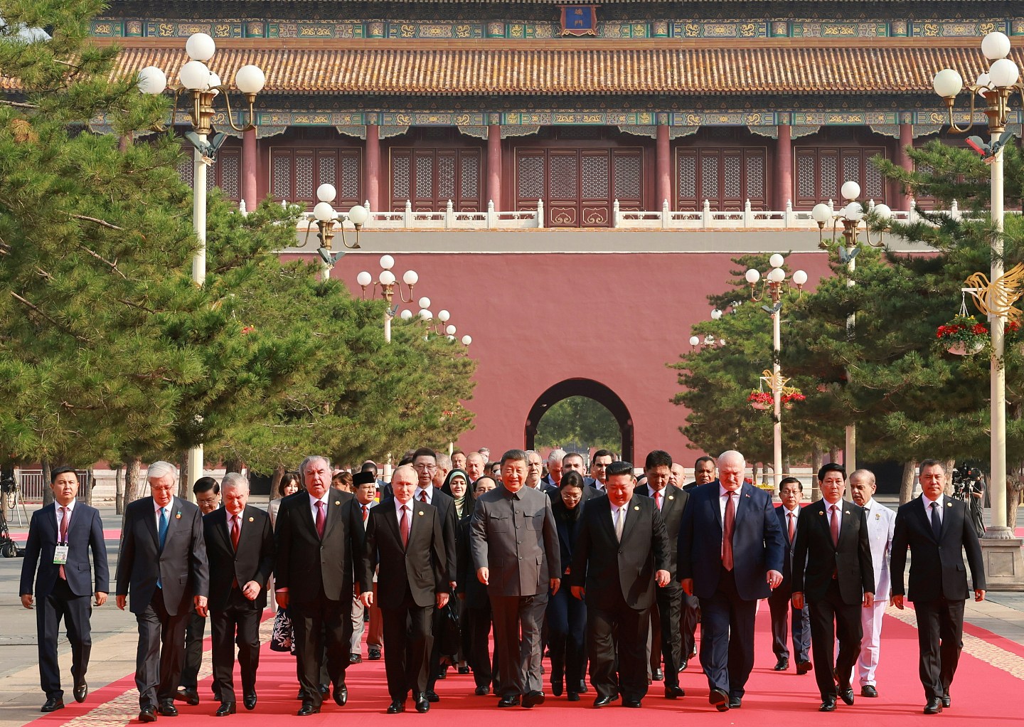 港媒：美国越来越战狼，中国外交却开始转向温和（组图） - 7