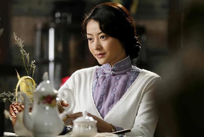 陪了7年被嘲“鞋子不合脚”！嫁百亿富豪的熊黛林，过得比方媛好（组图） - 21
