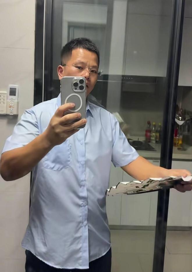 江西纹身男持刀？路人踹倒扭送警方，真相反转都懵了（组图） - 2