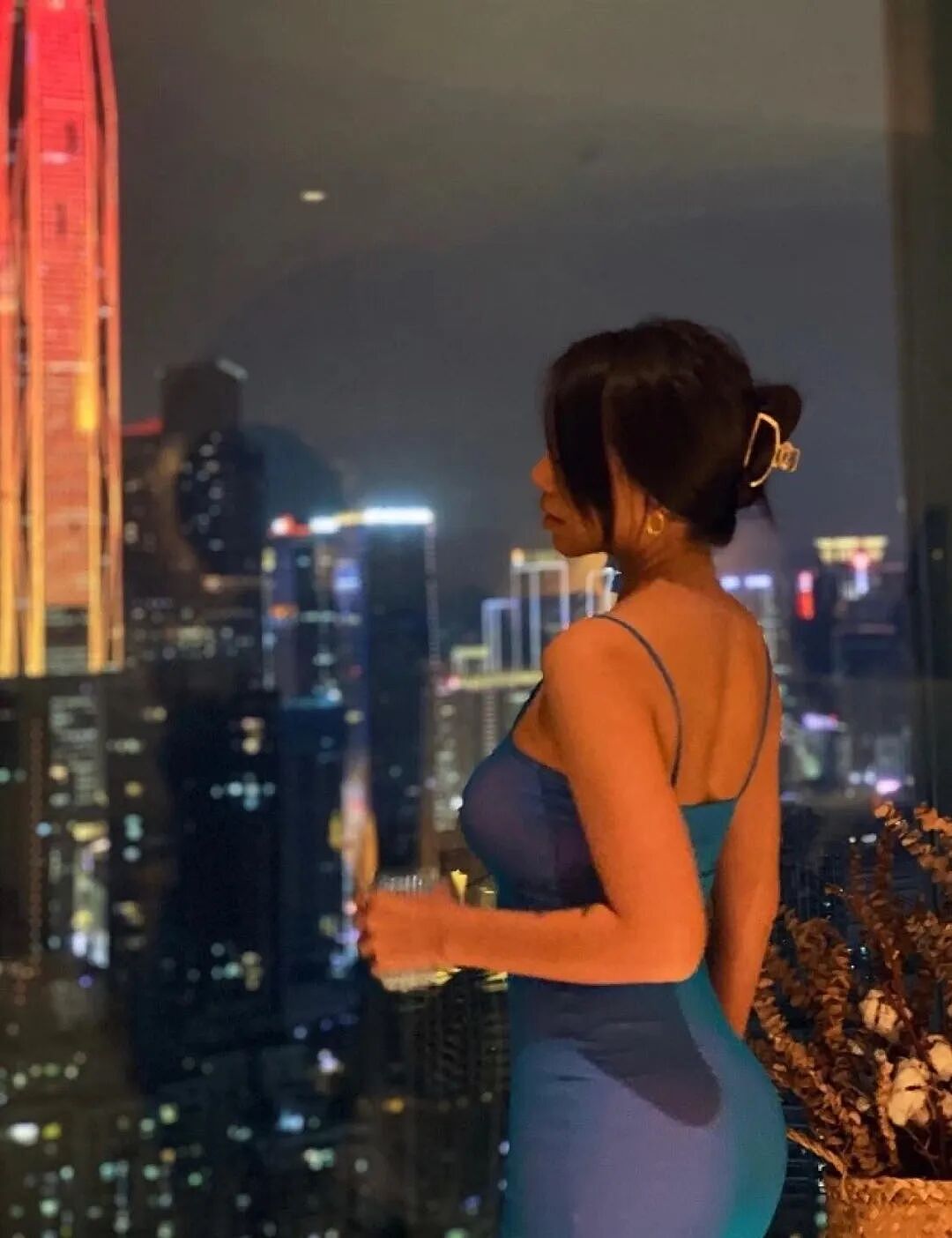 【美女】中国“泫雅”大胆晒照,这小野猫也太辣了(组图) - 10