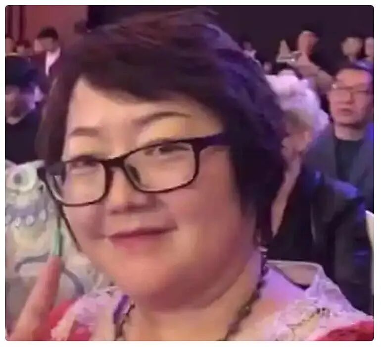 8年前她带着403亿出逃英国，落网时账上竟有480亿（组图） - 5
