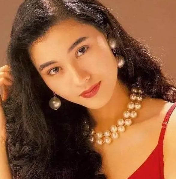 中国第一“女星收割机”！泡28位超美女星，花3亿换肾，最后娶了平平无奇的记者（组图） - 10