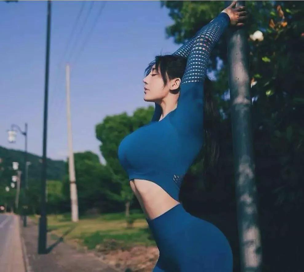 【美女】能把衣服穿成紧身衣的身材，有多顶？（组图） - 1