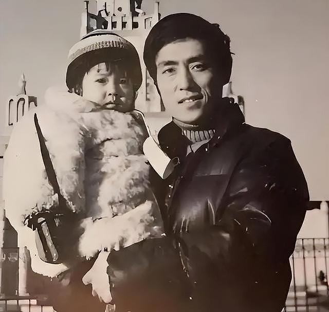 张艺谋离婚37年后，他爱情事业双丰收，前妻肖华如今过得怎样？（组图） - 4