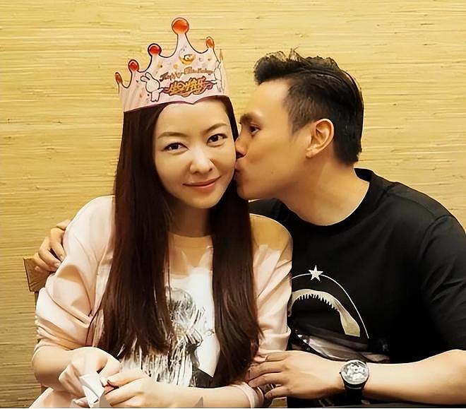 陪了7年被嘲“鞋子不合脚”！嫁百亿富豪的熊黛林，过得比方媛好（组图） - 11