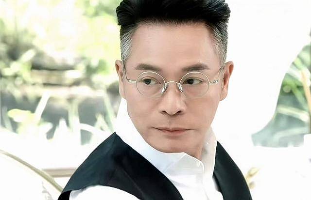 香港知名男星再度否认父女恋，与绯闻对象断联，私下拒绝见面（组图） - 1