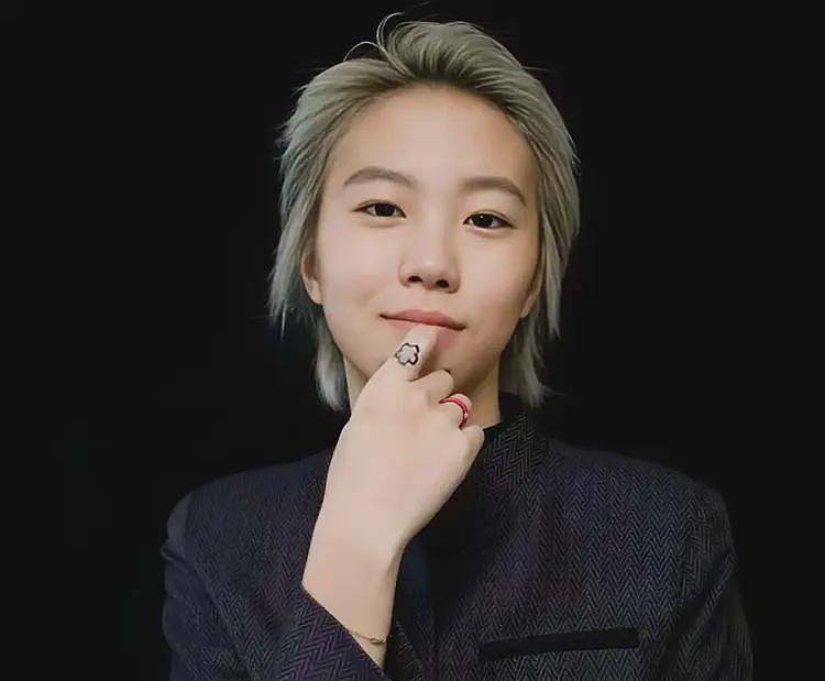 窦靖童：妈妈的钱多到花不完，穷困潦倒的父亲，成了她最大的痛苦（组图） - 1