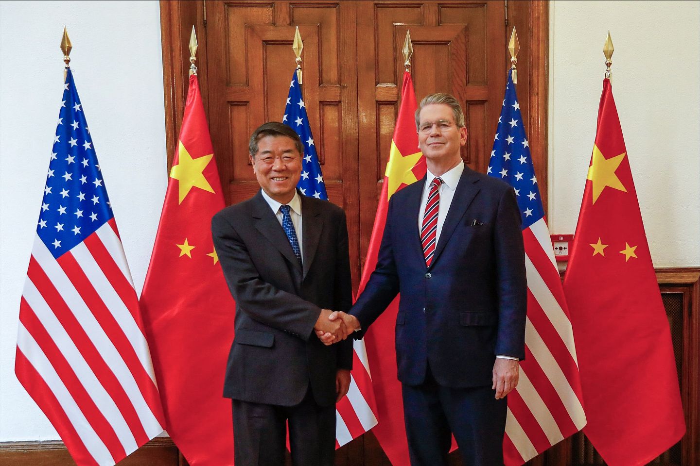 彭博社：中国提出巨额投资，盼降低美国安限制（组图） - 1