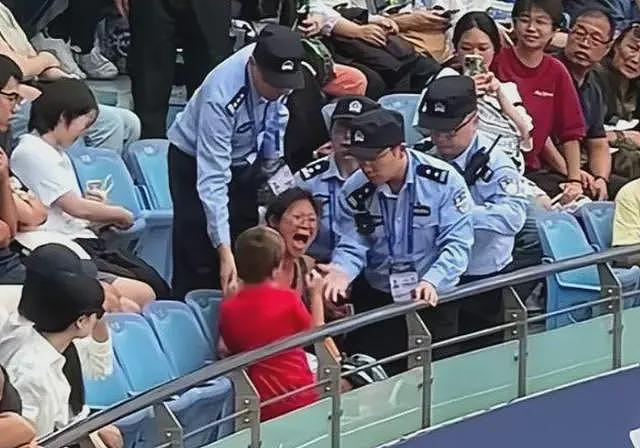 越扒越有!上海闹事网球姐生活奢靡,前男友也不一般,邻居曝更多(组图) - 7