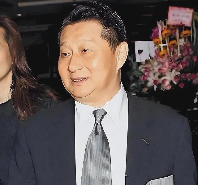 包养情人无数，娶初中同学女儿为妻，玩老婆闺蜜，嗜色如命的富豪（组图） - 4