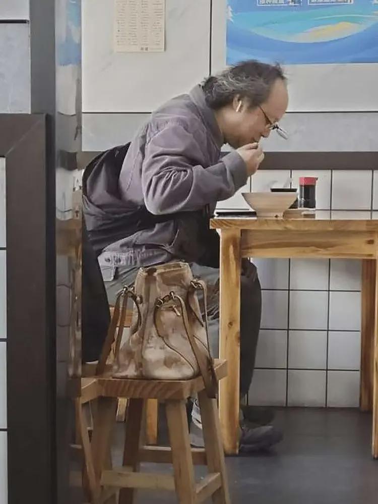 窦靖童：妈妈的钱多到花不完，穷困潦倒的父亲，成了她最大的痛苦（组图） - 18
