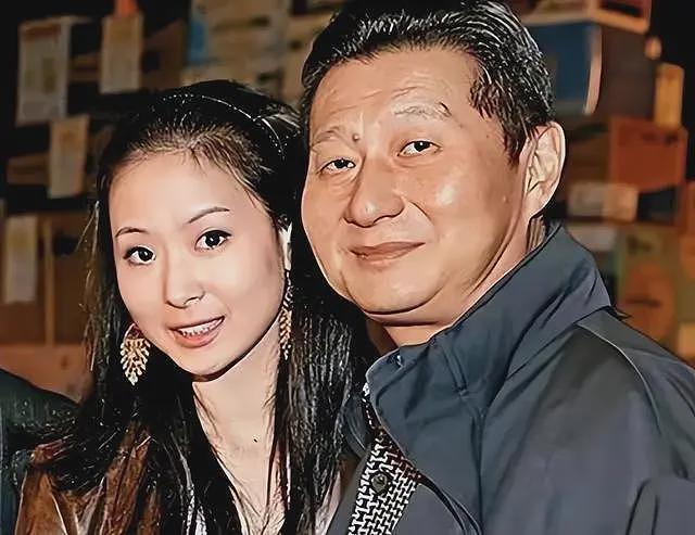 包养情人无数，娶初中同学女儿为妻，玩老婆闺蜜，嗜色如命的富豪（组图） - 10