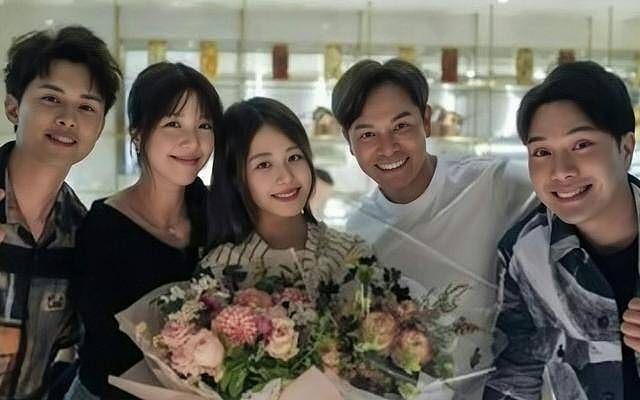 香港知名男星再度否认父女恋，与绯闻对象断联，私下拒绝见面（组图） - 5