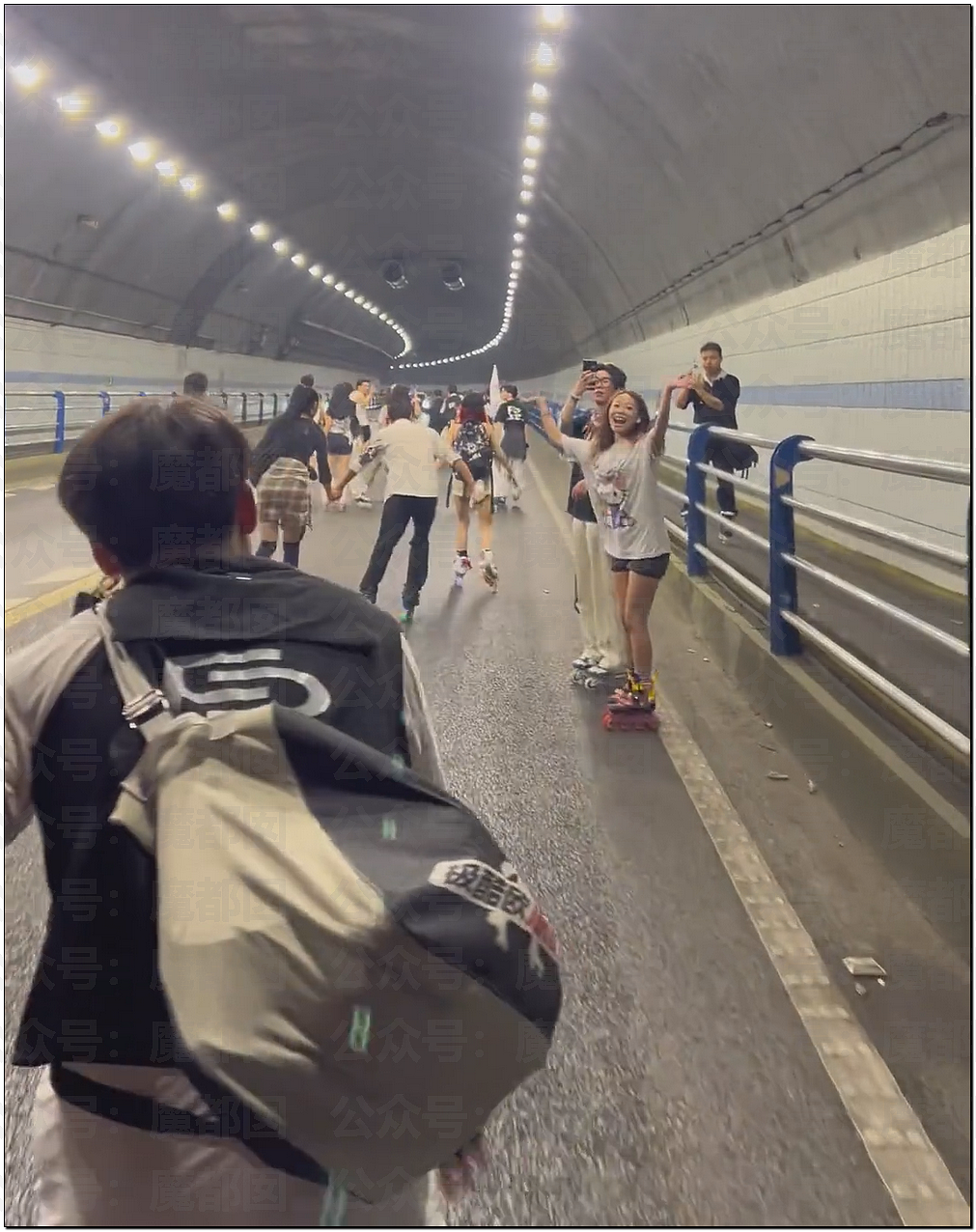 杭州多名年轻俊男美女隧道里公然聚众，无保护措施玩滑轮引发众怒！（视频/组图） - 7