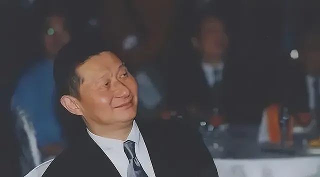 包养情人无数，娶初中同学女儿为妻，玩老婆闺蜜，嗜色如命的富豪（组图） - 22