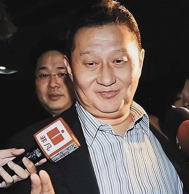 包养情人无数，娶初中同学女儿为妻，玩老婆闺蜜，嗜色如命的富豪（组图） - 7