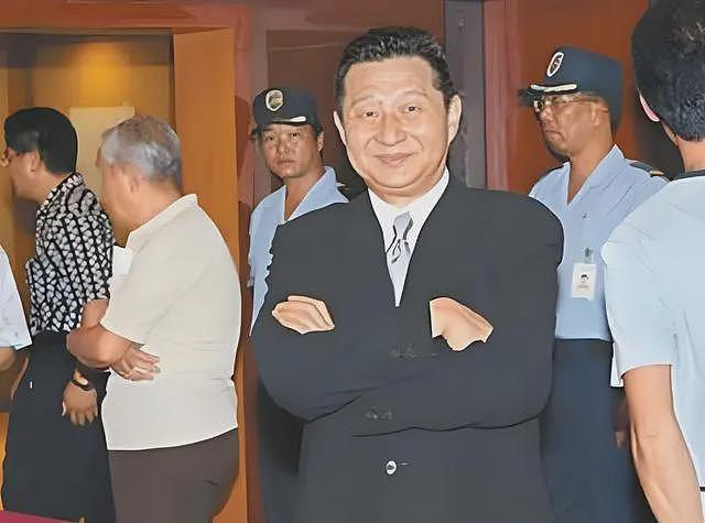 包养情人无数，娶初中同学女儿为妻，玩老婆闺蜜，嗜色如命的富豪（组图） - 3
