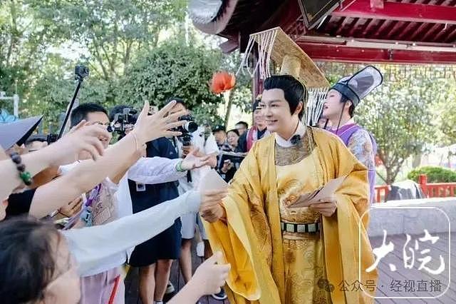 79岁罗家英在杭州景区打工扮演唐三藏，曾4次患癌后已放弃化疗，景区回应（视频/组图） - 3