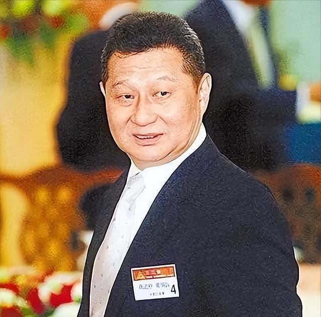 包养情人无数，娶初中同学女儿为妻，玩老婆闺蜜，嗜色如命的富豪（组图） - 1