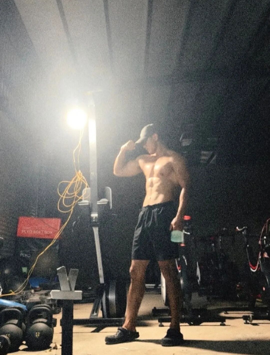 【帅哥】山东肌肉糙汉，大包超诱人，曾一个月交往三人...（组图） - 16