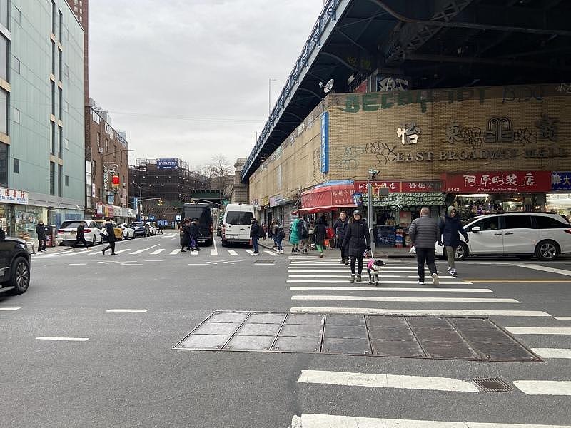 纽约华埠光天化日街头溅血！华人嫌犯打斗中砍死对方被捕（组图） - 1