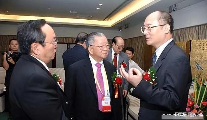 初中学历却日赚9.3亿 他远超李嘉诚成华人首富（组图） - 19