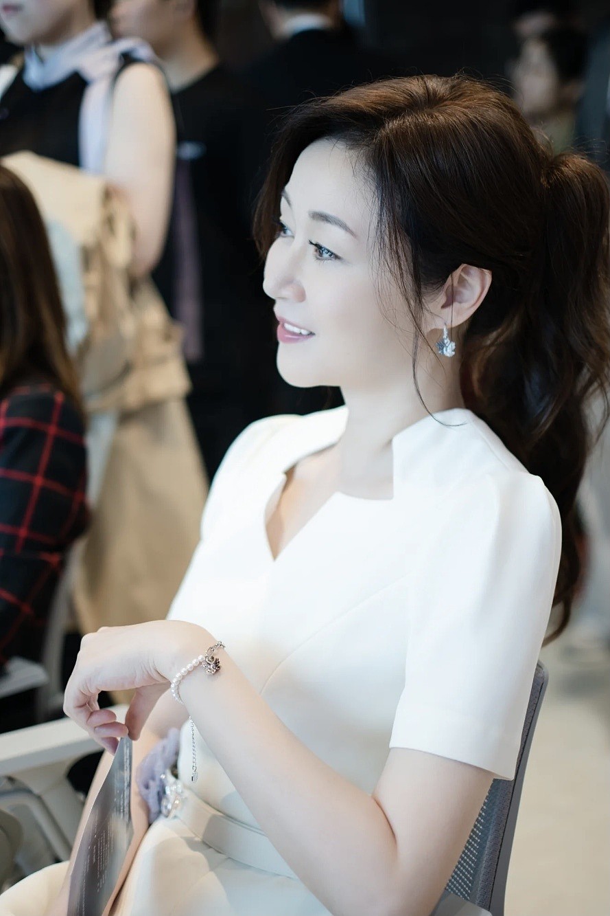 香港“第一美腿”晒近况！年过半百仍有少女味，闪婚后坚持丁克（组图） - 3