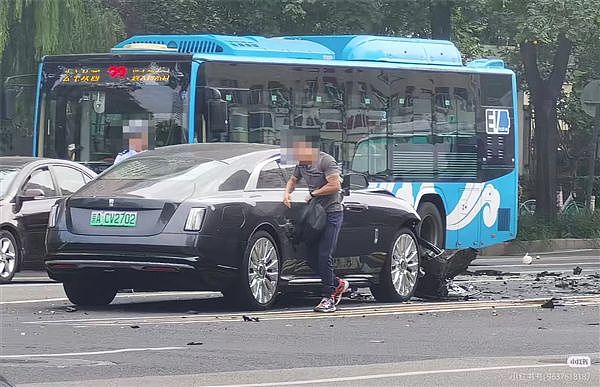 陈震车祸比亚迪车主妻子发声：丈夫多处骨折！陈震回应：全力配合、做好后续工作、补偿损失（组图） - 3