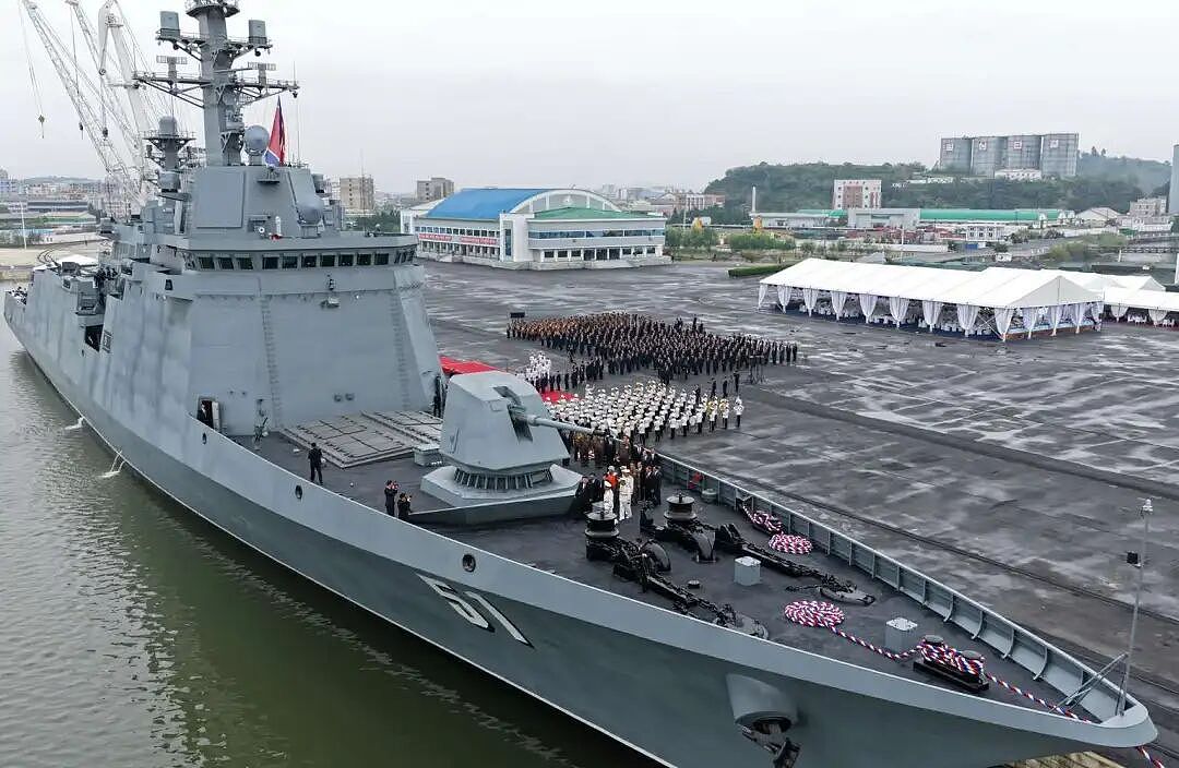 金正恩登上“崔贤”号驱逐舰！朝鲜武器装备展览会4日开幕，多款最新武器亮相，金正恩警告美国（组图） - 1