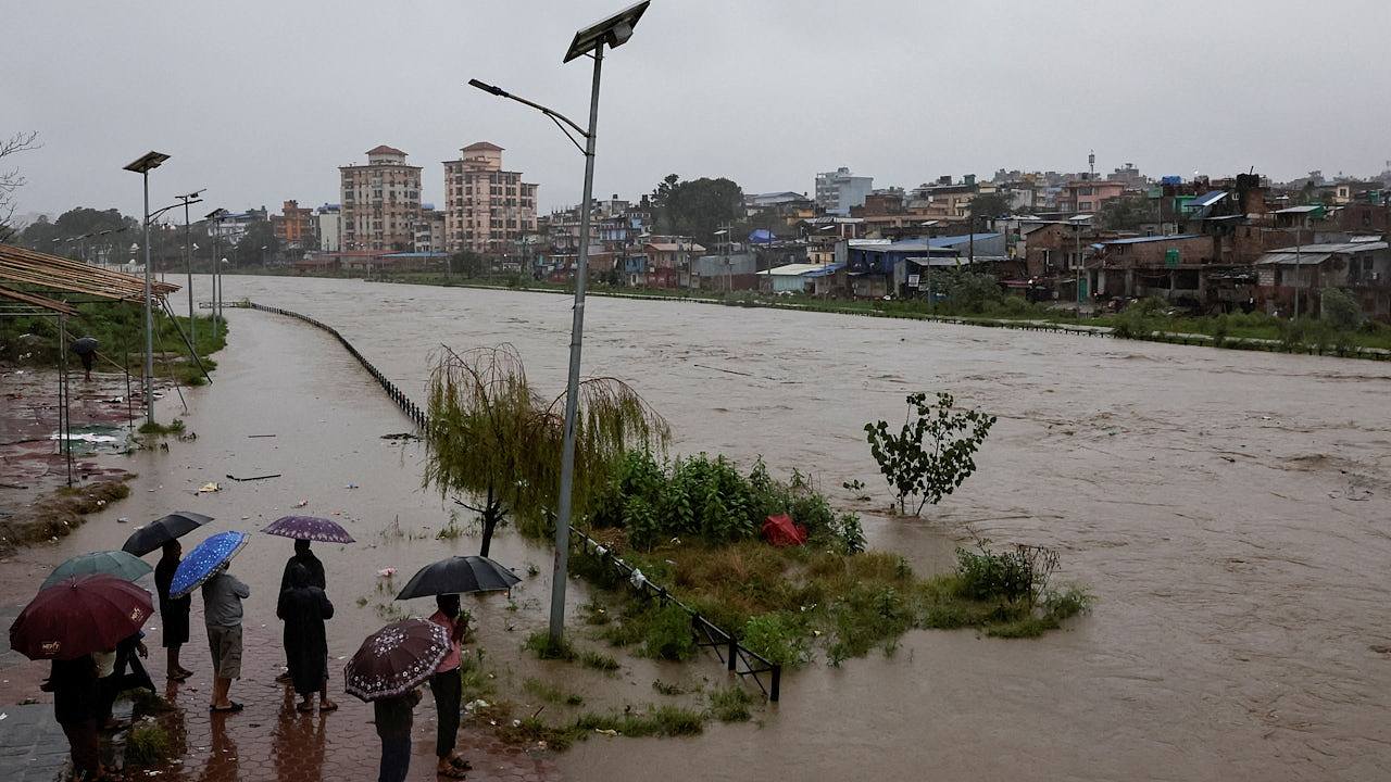 尼泊尔暴雨引发山泥倾泻及山洪,至少47人死亡9人失踪(组图) - 1