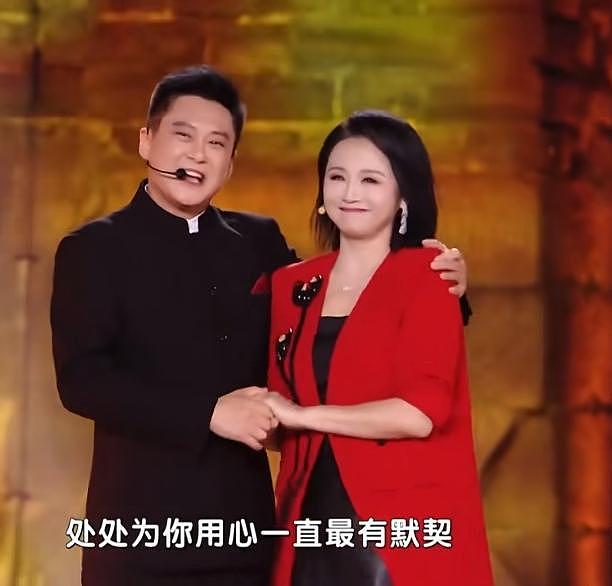 曹颖一家同台庆中秋，55岁王斑看比老婆还年轻，14岁儿子很有星范（组图） - 8
