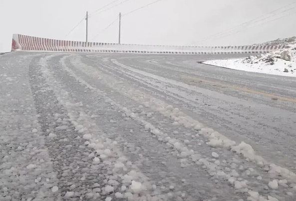西藏珠峰遇最强暴雪，千人受困帐篷被压塌，近600登山者获救撤离（组图） - 2