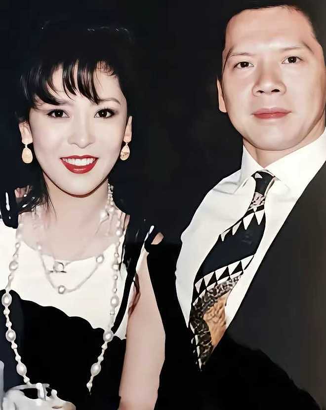 向太自曝母亲赌输钱经常打她，父亲跪着求她去做舞女，18岁曾轻生（组图） - 15